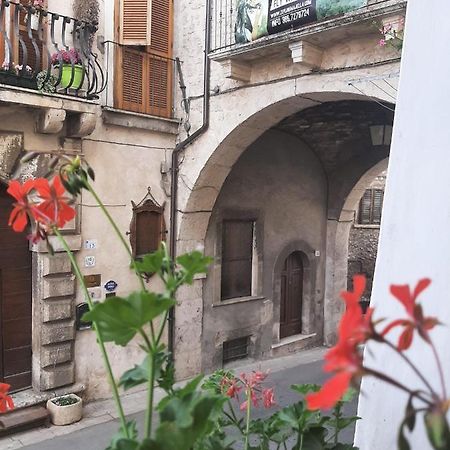 Alloggi Piazza Umberto Primo Pacentro エクステリア 写真