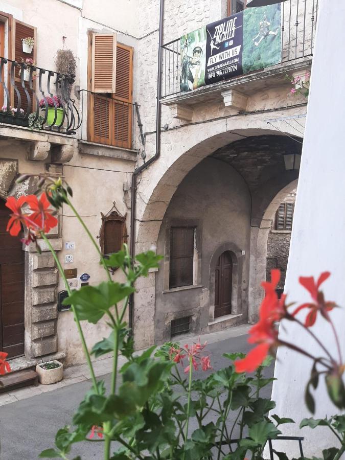 Alloggi Piazza Umberto Primo Pacentro エクステリア 写真